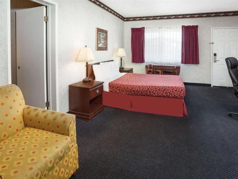 Sunset Inn Costa Mesa Zewnętrze zdjęcie